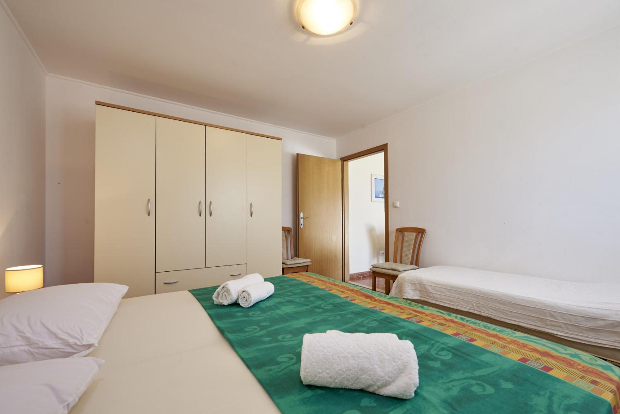 Apartments By The Sea Slatine, Ciovo - 15504 Habitación foto